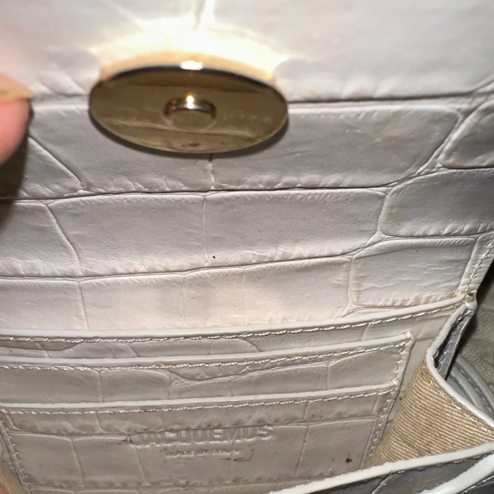 Barely worn color is off white no discoloration, marks or scratches - Picture 2 of 3